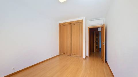 Apartamento T3 + sótão, usado, em Mafra.