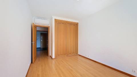 Apartamento T3 + sótão, usado, em Mafra.