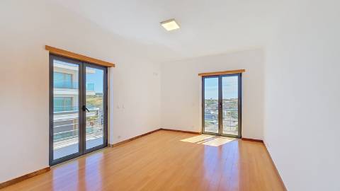 Apartamento T3 + sótão, usado, em Mafra.