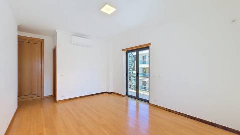 Apartamento T3 + sótão, usado, em Mafra.