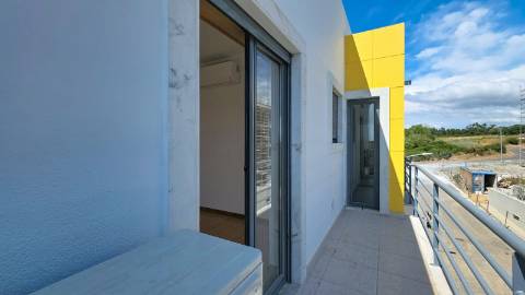 Apartamento T3 + sótão, usado, em Mafra.