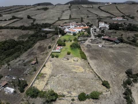 Quinta em Mafra inserida num terreno com 5,331m2.