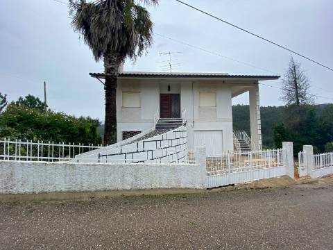 Moradia T3, em Almalaguês