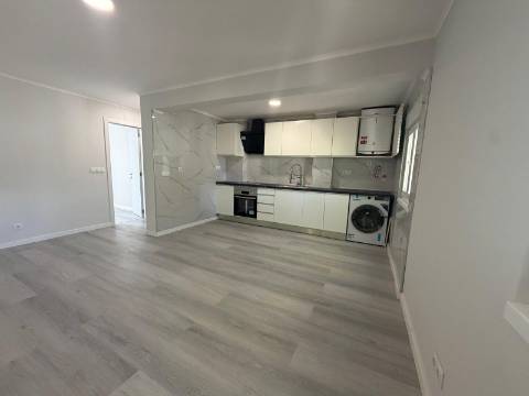 Apartamento T3 remodelado - Laranjeiro
