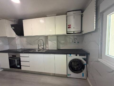 Apartamento T3 remodelado - Laranjeiro