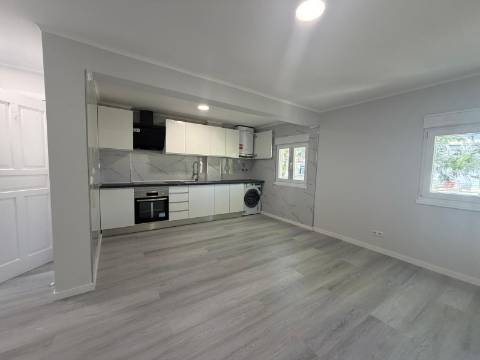 Apartamento T3 remodelado - Laranjeiro