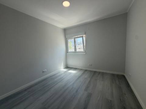 Apartamento T3 remodelado - Laranjeiro