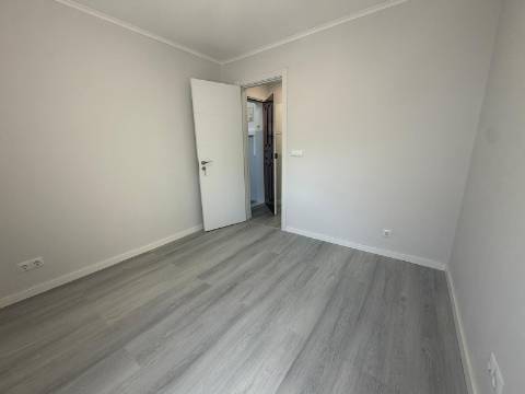 Apartamento T3 remodelado - Laranjeiro