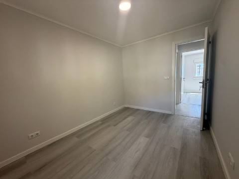 Apartamento T3 remodelado - Laranjeiro