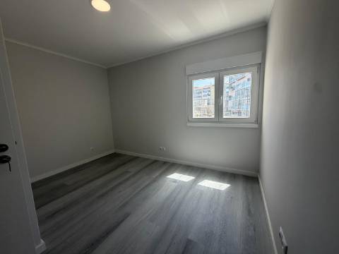 Apartamento T3 remodelado - Laranjeiro