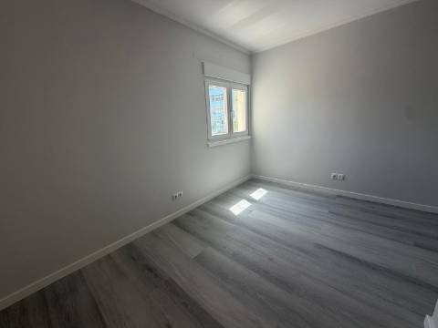 Apartamento T3 remodelado - Laranjeiro