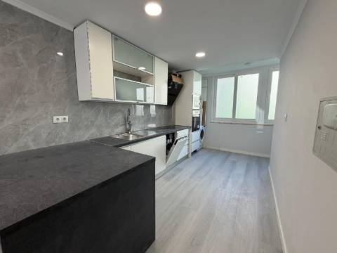 Apartamento T2 remodelado Benfica - Lisboa