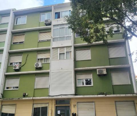 Apartamento T2 remodelado Benfica - Lisboa