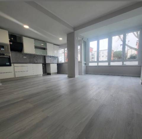Apartamento T2 remodelado Oeiras