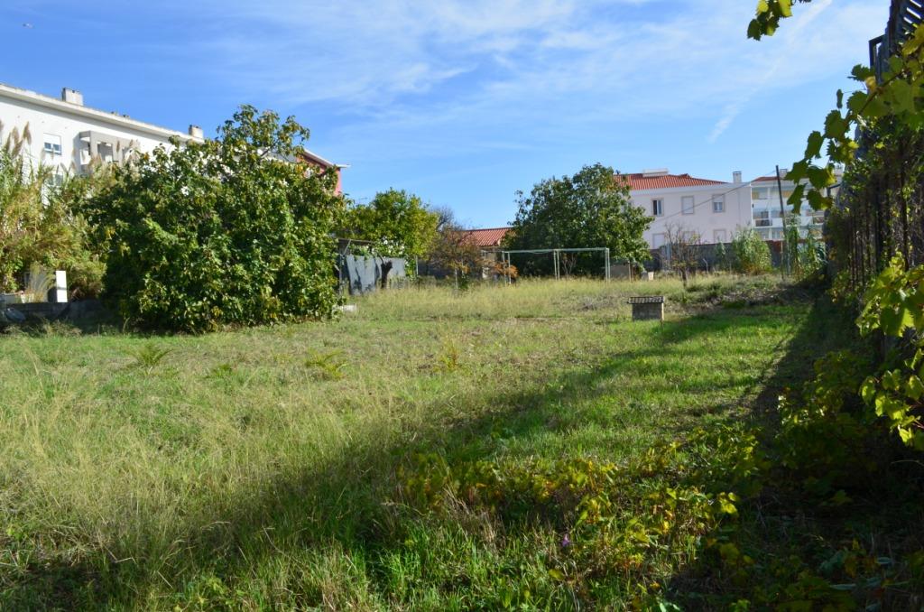 Terreno Rústico com Elevado Potencial de Urbanização - 2.000 m² | Ajuda, Lisboa