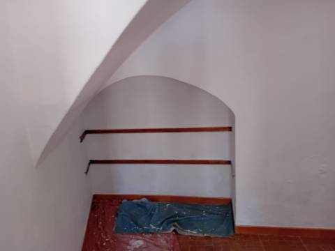 Moradia em banda R/C e primeiro andar