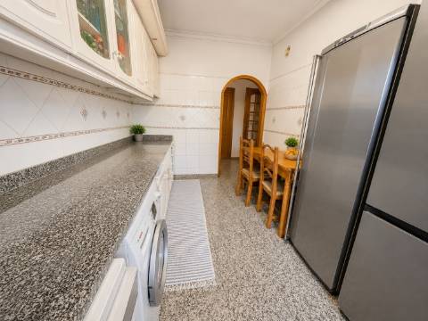Apartamento T3 com Suíte, Varanda, Garagem e Arrecadação | Cruz de Pau - Amora
