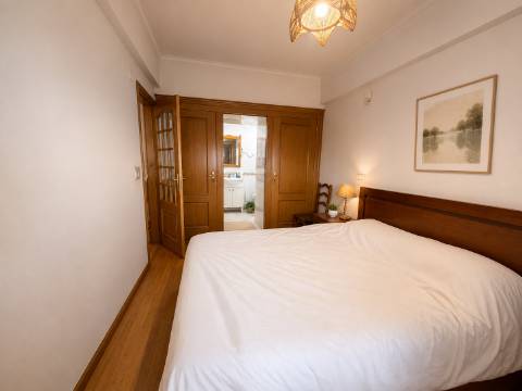 Apartamento T3 com Suíte, Varanda, Garagem e Arrecadação | Cruz de Pau - Amora