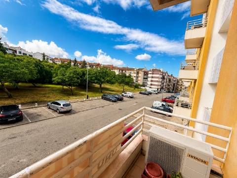 Apartamento T3 com Suíte, Varanda, Garagem e Arrecadação | Cruz de Pau - Amora