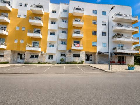 Apartamento T3 com Suíte, Varanda, Garagem e Arrecadação | Cruz de Pau - Amora