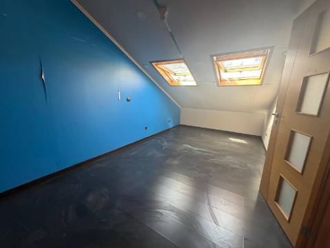 Apartamento T3 + 1 para recuperação | Quinta Manuel André -Seixal
