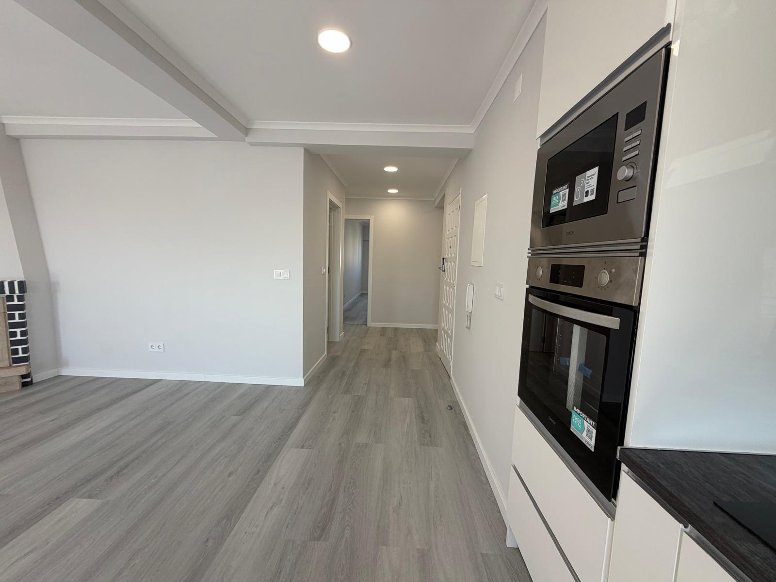 Apartamento T4 totalmente remodelado - Amora