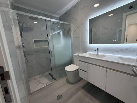 Apartamento T4 totalmente remodelado - Amora