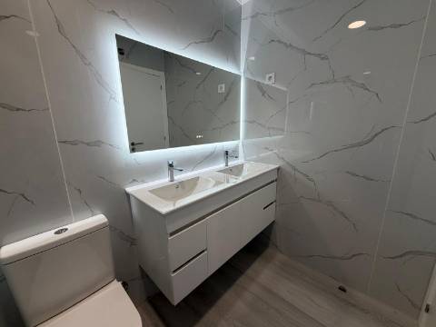 Apartamento T4 totalmente remodelado - Amora