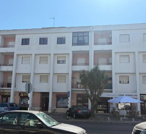 Apartamento T4 totalmente remodelado - Amora