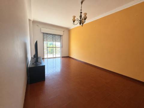 Apartamento T2 com Marquise | 63 m² | Pinhal de Frades