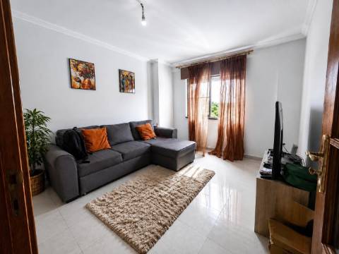 Apartamento T2, Quinta da Courela - Paio Pires
