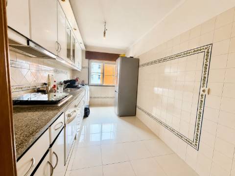 Apartamento T2, Quinta da Courela - Paio Pires