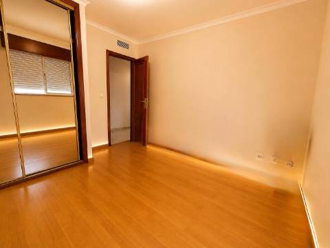 Apartamento T2, Quinta da Courela - Paio Pires