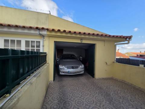 Andar de moradia em Vale Milhaços