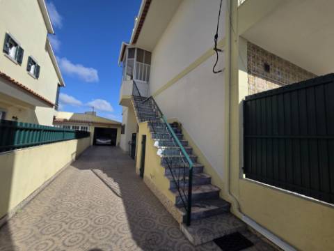 Andar de moradia em Vale Milhaços