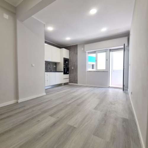 Apartamento T1 remodelado Amadora