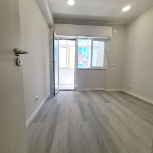 Apartamento T1 remodelado Amadora