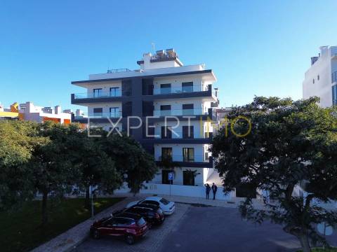 Apartamento T2 NOVO com garagem, arrecadação e piscina
