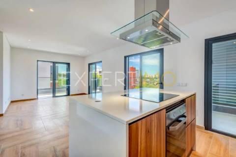 Apartamento T2 NOVO com garagem, arrecadação e piscina