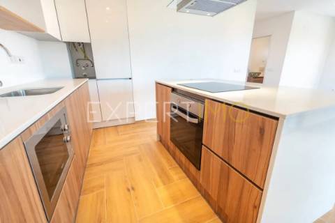 Apartamento T2 NOVO com garagem, arrecadação e piscina