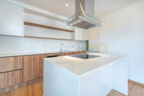 Apartamento T2 NOVO com garagem, arrecadação e piscina