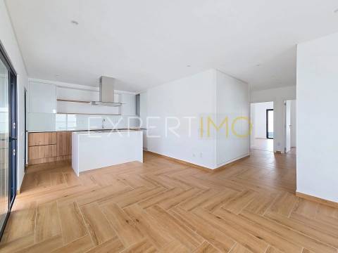 Apartamento T2 NOVO com garagem, arrecadação e piscina