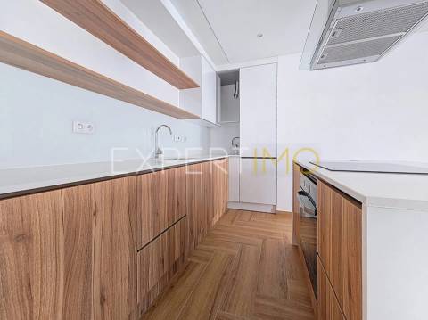 Apartamento T2 NOVO com garagem, arrecadação e piscina