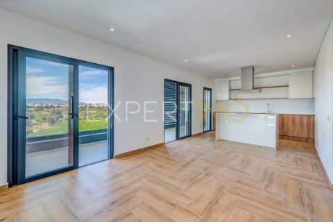Apartamento T2 NOVO com garagem, arrecadação e piscina