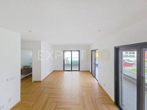 Apartamento T2 NOVO com garagem, arrecadação e piscina
