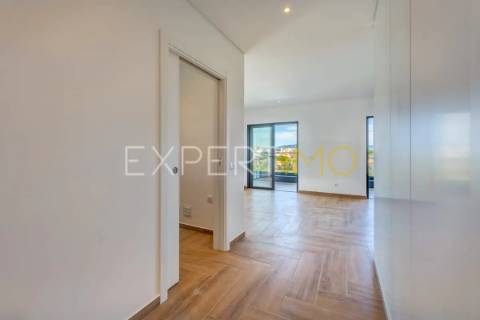 Apartamento T2 NOVO com garagem, arrecadação e piscina