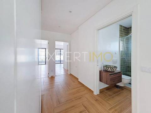 Apartamento T2 NOVO com garagem, arrecadação e piscina