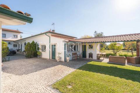 Moradia T5 c/ 500M2 1445m2 terreno, piscina, jardim na Mealhada