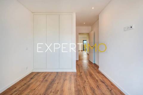Apartamento T3 NOVO com garagem, arrecadação e piscina