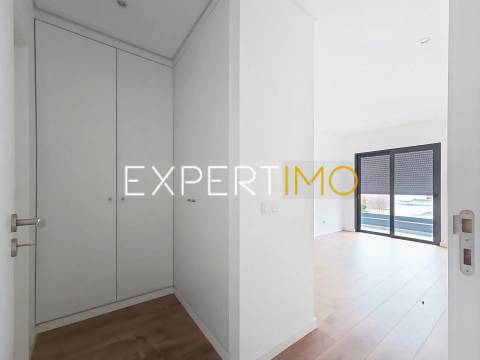 Apartamento T3 NOVO com garagem, arrecadação e piscina